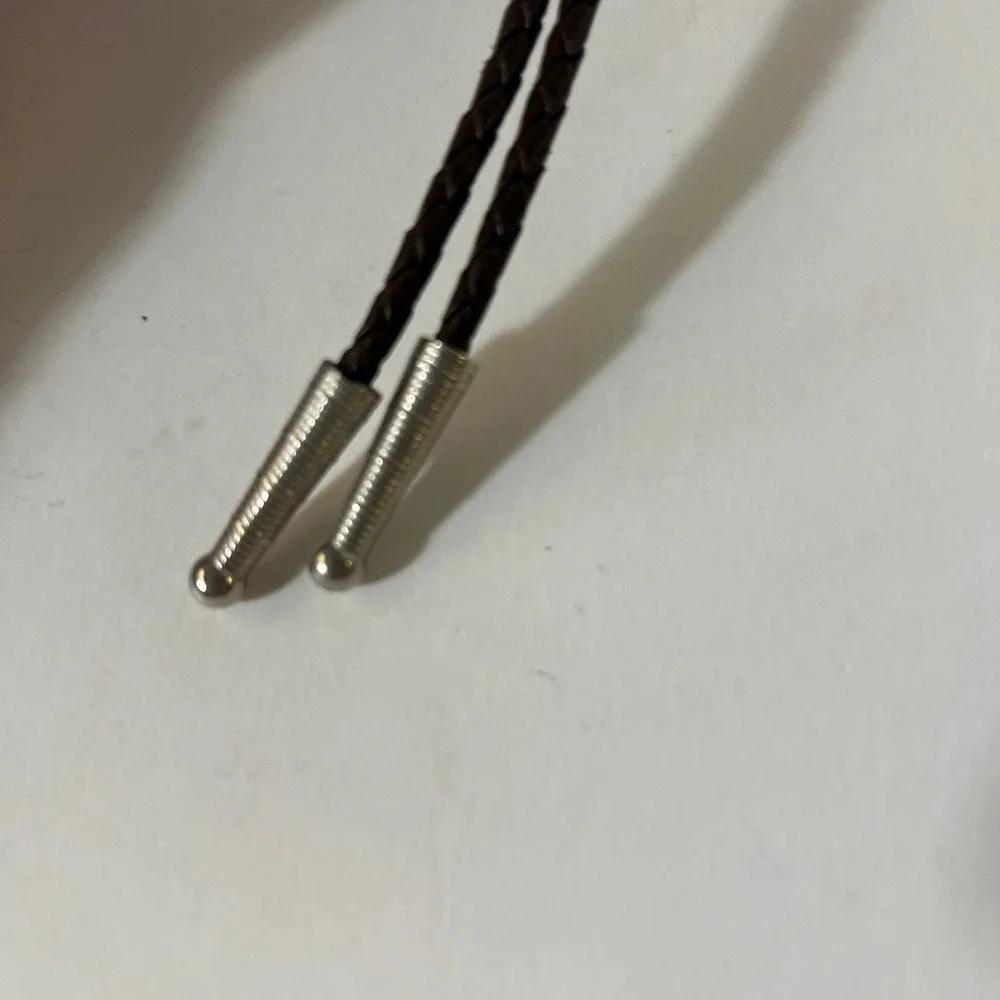 Vintage‎ Handcarved Walnut Wood Resin Arrowhead Bolo Tie Leather Brown Signed
